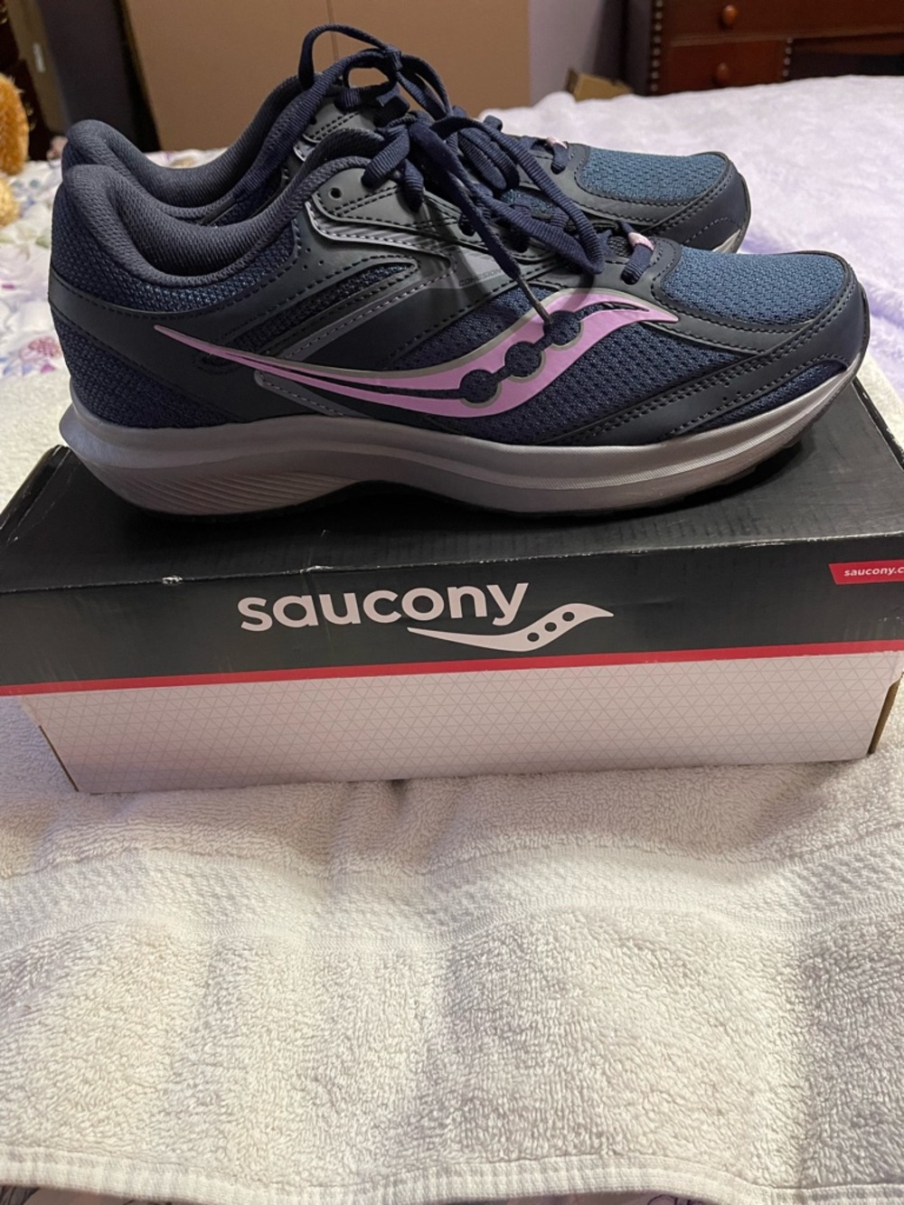 Saucony Women's Navy and Lavendar Athletic  Shoes. Size 11.  New with box!